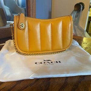 COACH Swinger 20 Pillow Quilting in Buttercup, gently used, excellent condition